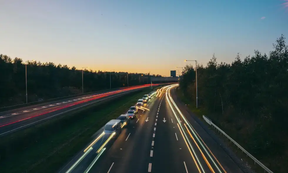Bukarest-Krajowa fast vollständig auf Autobahnen und Schnellstraßen: Das Verkehrsministerium hat weitere 20 km für den Verkehr freigegeben. Insgesamt sind 92 km der 121 km befahrbar. Morgen folgt ein weiteres Teilstück. Bukarest-Krajowa fast vollständig auf Autobahnen und Schnellstraßen: Das Verkehrsministerium hat weitere 20 km für den Verkehr freigegeben. Insgesamt sind 92 km der 121 km befahrbar. Morgen folgt ein weiteres Teilstück.