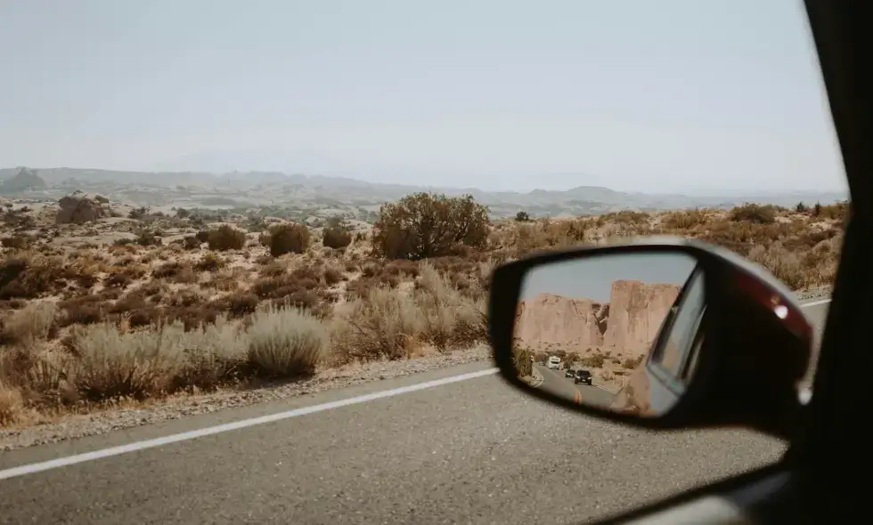 Solardächer über der Autobahn: Ein Weg zur globalen CO2-Reduzierung Solardächer über der Autobahn: Ein Weg zur globalen CO2-Reduzierung